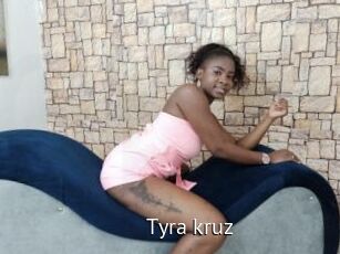 Tyra_kruz
